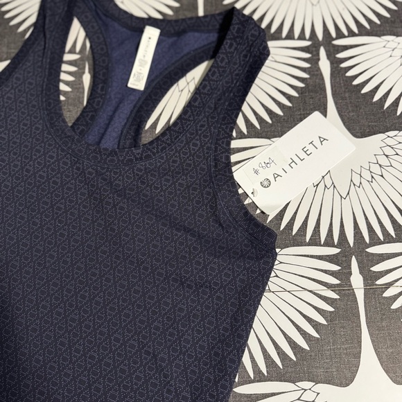 Athleta Women's Racerback Momentum Seamless Tank Medium Sport Length New Navy - Picture 1 of 10